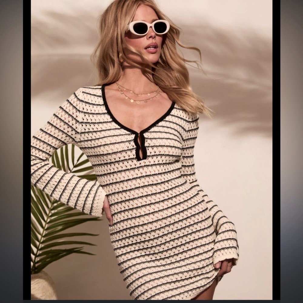 🎁Like New VICI Kori Cream/Black Striped Coverup Dress- Medium Bust approx 30" +